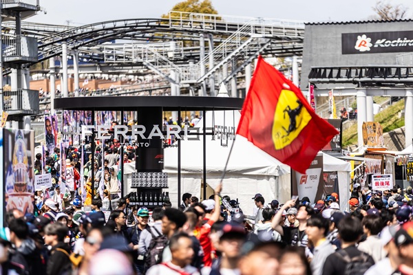 FERRARI：チャンピオンのように盛大に祝おう！Ferrari F1®セレブレーション・ボトル