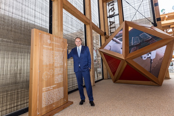 FERRARI：大阪・関西万博イタリア・パビリオン公式スパークリングワイン“フェッラーリ・オマージュEXPO風呂敷包み