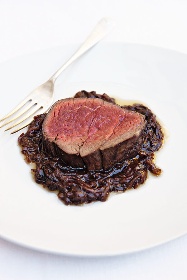 フィレ肉のステーキ<br>  赤ワインソース
